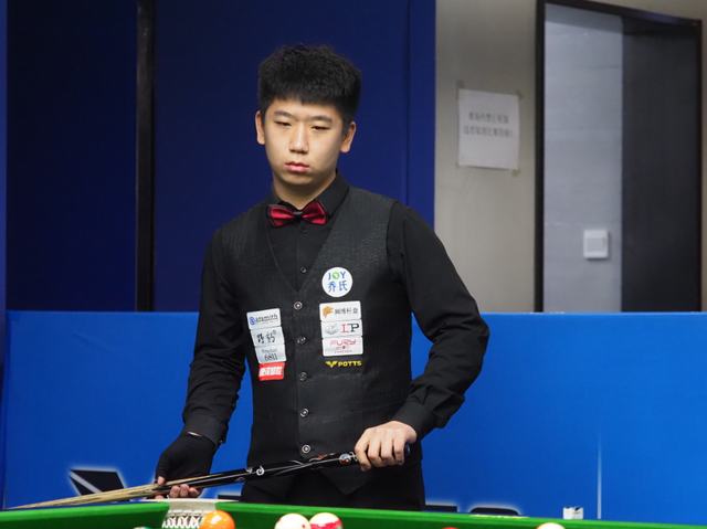 后卫线的坚 后卫线的坚